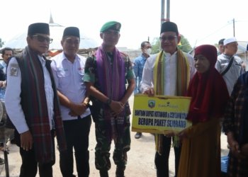Bupati Arungi Laut Safari Ramadhan ke Pulau Sebuku, Jalan Desa Bali ke Sekapuk Akan Dibangun