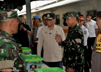 Menteri Perhubungan Pantau Arus Mudik di Stasiun Pasar Senen
