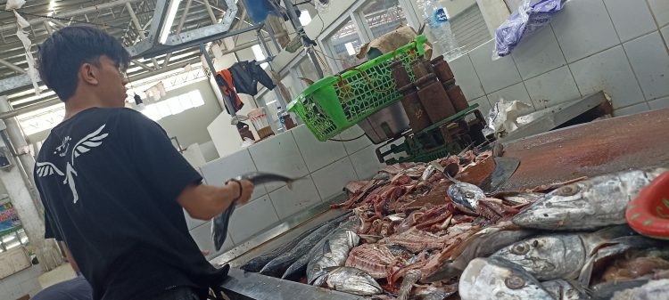 Pasokan Sedikit, Komoditas Ikan Laut di Pasar Bauntung Alami Kenaikan Harga