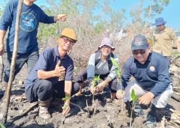 Tanam Mangrove Turut Selamatkan Pesisir