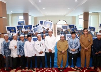 Bupati Kabupaten Banjar Serahkan Bonus Kepada Kafilah MTQ Kabupaten Banjar