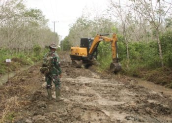 Satgas TMMD Kodim 1022/Tanah Bumbu Memulai Proyek Pembukaan Jalan Baru di Desa Karang Rejo