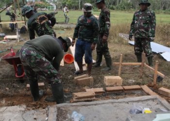 Satgas TMMD Kodim Tanbu Bangun Fasilitas MCK di Desa Karang Rejo