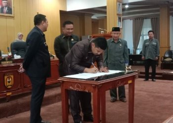 Sahkan 2 Raperda, Fadliansyah: Pelayanan Publik Benar-benar Dijalankan