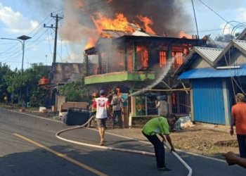 Kebakaran Hebat Hanguskan Lima Rumah Di Desa Banua Anyar, Kerugian Capai Rp1,15 Miliar