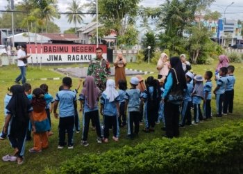 Antusias Anak TK Dan PAUD Saat Mengunjungi Asrama TNI Koramil Liang Anggang 