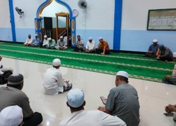 Anggota Dewan DPRD Tanbu Ini Jalin Silaturahmi Dengan Panitia RKM dan Warga Di Desa Sarigadung