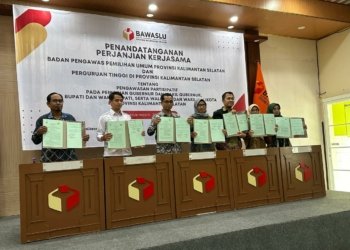 Jalin Kerjasama, Dekan FH UVAYA Tanda Tangani Kerjasama Dengan Bawaslu Provinsi Kalsel