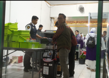 Jemaah Haji Pemeriksaan Barang Menggunakan X- Ray