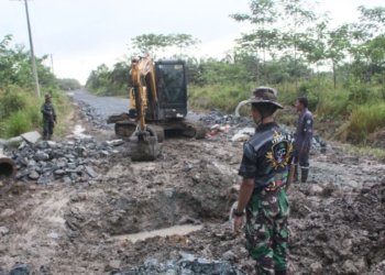 Satgas TMMD Kodim 1022/Tanbu Buat Gorong-gorong, Permudah Jalan Warga Desa Karang Rejo