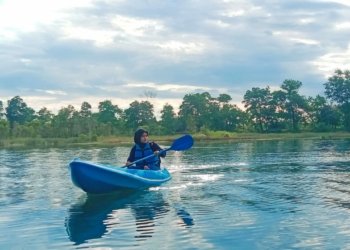 Seru! Ada Wisata Air Perahu Kano di Danau Seran