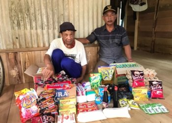 Ketua RT 3 Sarigadung Berikan Bantuan Sembako kepada Warga Tidak Mampu