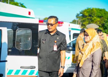 Wali Kota Banjarbaru Serahkan 20 Ambulans untuk Tingkatkan Layanan Kesehatan