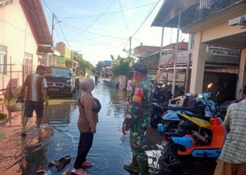 Tanggap Banjir, TNI Hadir Bantu Warga di Wilayah Satui Tanah Bumbu