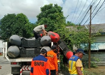 Banjir di Tanbu, BWS Kalimantan 3 Terjunkan Perahu Karet dan Sembako Bantu Masyarakat