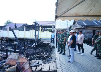 Kodim 1022/Tanah Bumbu Berikan Bantuan Kepada Korban Kebakaran Di Tungkaran Pangeran