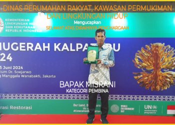 Misrani Menerima Kalpataru Dari Kementrian LHK