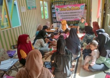 Dukung Penurunan Stunting, Babinsa Berikan Makanan Tambahan Gizi Balita Posyandu