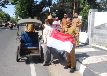DKISP Kabupaten Banjar Bagikan Bendera Merah Putih
