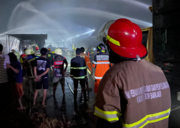 2 Buah Mobil Hangus Terbakar Kelurahan Jawa