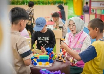 Peringati Hari Anak Nasional, Srikandi PLN Kalselteng Ajak Anak Yatim dan Dhuafa Bermain ke Playground