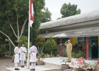Asisten Administrasi Umun Pimpin Upacara MPLS