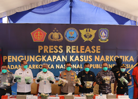 Bea Cukai Batam Dan BNN Gagalkan Penyelundupan Narkotika Di Kapal Berbendera Singapura