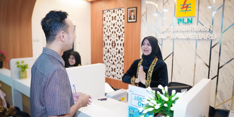 Peringati Hari Kebaya Nasional, Srikandi PLN Tetap Sigap dan Anggun Layani Pelanggan
