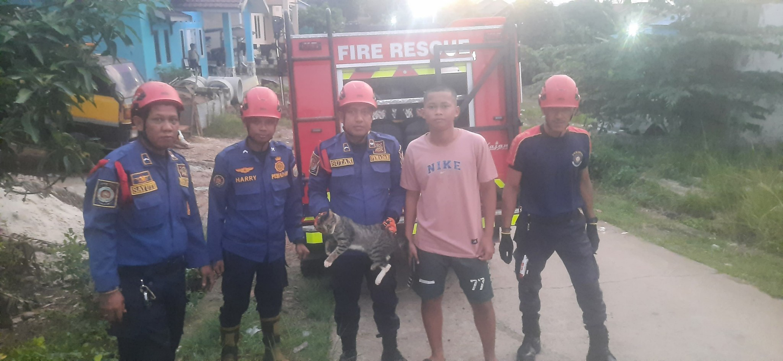 DPKP Kabupaten Banjar Evakuasi Kucing Dalam Sumur