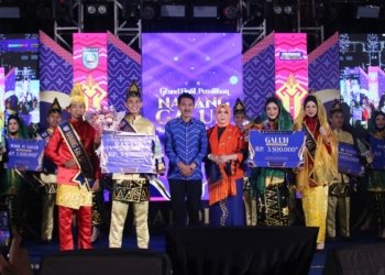 Bupati Kabupaten Banjar Serahkan Hadiah Kepada Nanang Galuh Banjar 2024