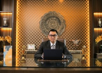 Dirut PLN Raih Penghargaan Tokoh Inspiratif Penggerak Transisi Energi