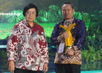 Kelurahan Sekumpul Raih Penghargaan Trofi Lestari Dari Menteri Lingkungan Hidup