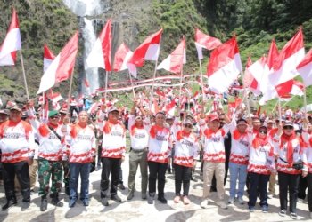 HUT RI Ke 79, Pemkab Asahan Kibarkan Bendera Merah Putih Di Wisata Alam Air Terjun Ponot