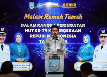 Bupati Banjar Ucapkan Selamat Dan Sukses Berikan Penghargaan Kepada Paskibraka
