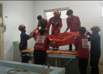 DPKP Kabupaten Banjar Bersama PMI dan EBR Evakuasi Korban Gantung Diri Ke Rumah Sakit Ratu Zalecha Martapura