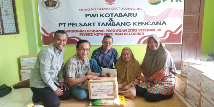 PWI Kotabaru Kolaborasi PT Pelsart Tambang Kencana Tbk Bagikan Sembako Kepada PIVERI Kotabaru