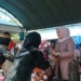 Penuh Semangat, Ketua TP PKK Kabupaten Kotabaru Saksikan Karnaval Tahunan Hingga Selesai