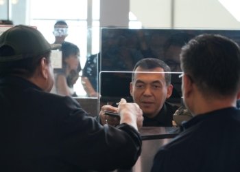 Dirjen Imigrasi Silmy Karim Jaga Konter di Bandara Soetta