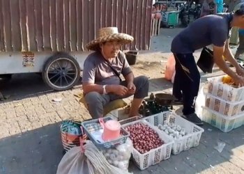 Pedagang Pasar Ulin Raya Banjarbaru Sepi Pembeli