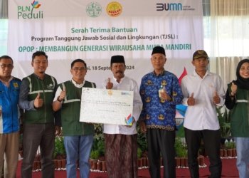PLN Dorong Kemandirian Wirausaha Santri di Ponpes Darul Inabah Melalui Bantuan Peralatan Produksi