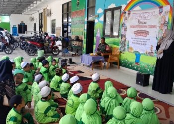 Babinsa Liang Anggang Sambangi TK Paud Al Falah Motivasi Dengan Kisah Inspiratif