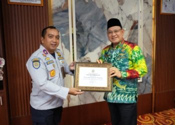 Peduli Keselamatan Berkendaraan, Pemkab Kotabaru Terima Penghargaan Dari Kemenhub RI