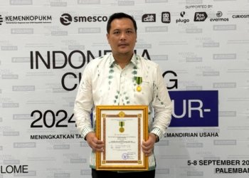 Wali Kota Aditya Raih Penghargaan Jasa Bakti Koperasi dan UKM 2024 dari Menteri Teten
