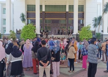 Ratusan Masa Lakukan Demonstrasi Tuntut Pencopotan Kepala Dinas Pendidikan dan Kebudayaan Kalimantan Selatan