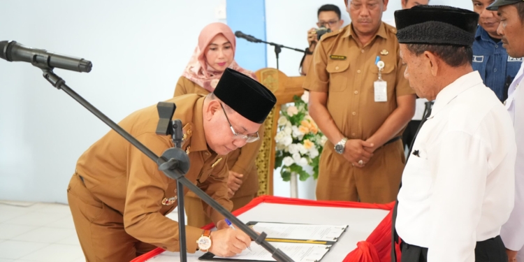 9 Kepala Desa dan 61 BPD Kecamatan Pulau Laut Utara Dikukuhkan Bupati Kotabaru