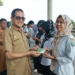 Sekda Kotabaru Serahkan BPJS Ketenagakerjaan Untuk Puluhan Tenaga THL