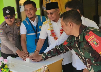 Bupati Resmikan Pengoperasian PLN 24 Jam di Kecamatan Kelumpang Utara
