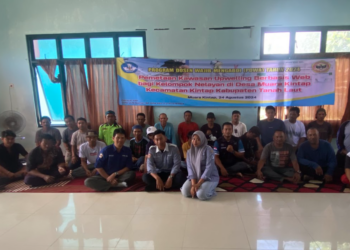 Puluhan Nelayan di Muara Kintap Belajar Operasikan Peta Berbasis Web Lewat Program Dosen Wajib Mengabdi ULM