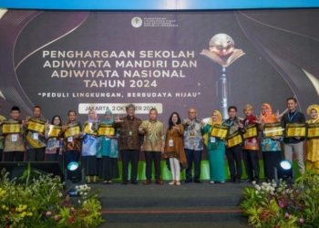 Dua Sekolah di Kotabaru Raih Penghargaan Adiwiyata Tingkat Nasional