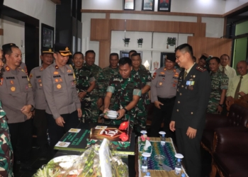 Polres Banjar Dan Banjarbaru Beri Kejutan Sambangi Kodim 1006 Banjar Hut TNI Ke – 79